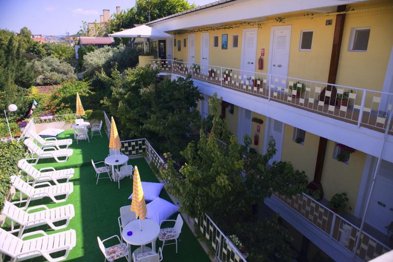 GÜLPLAJ HOTEL ÇUĞRA