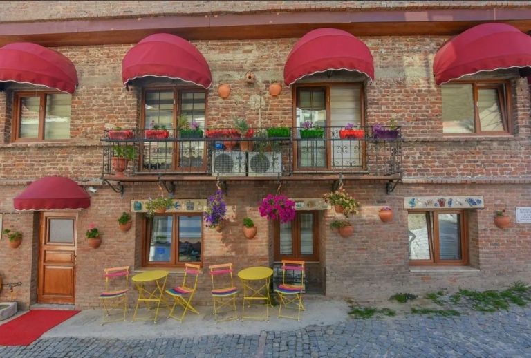 TUĞLA EV BUTİK OTEL NARLI